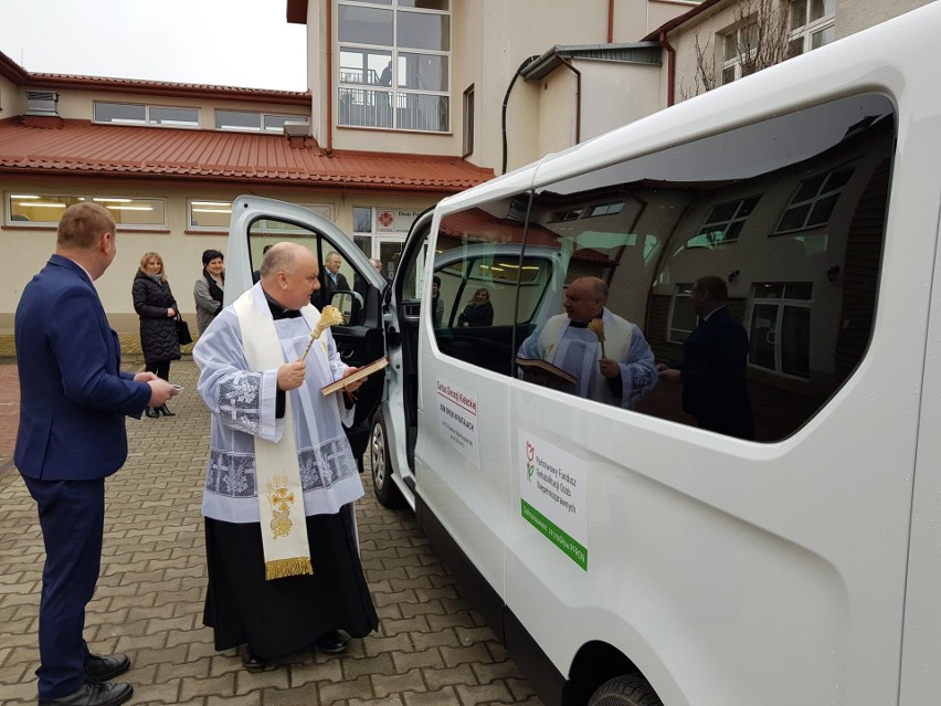 Przekazanie nowego busa dla Domu Pomocy Społecznej w...