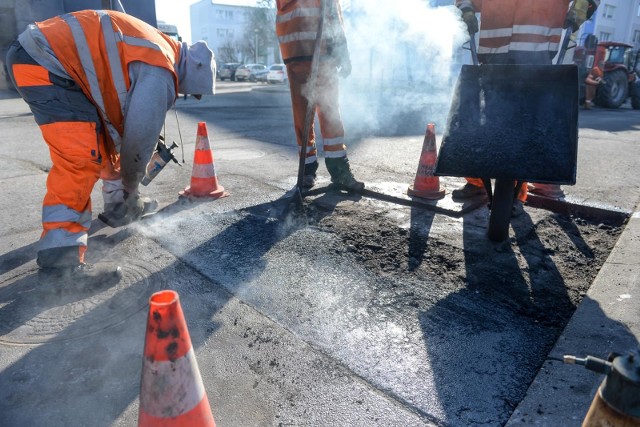 Stan wielu bydgoskich dróg - delikatnie mówiąc - nie jest najlepszy.