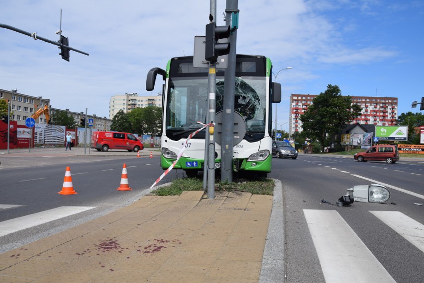 Wypadek autobusu komunikacji miejskiej w Białymstoku. 15...