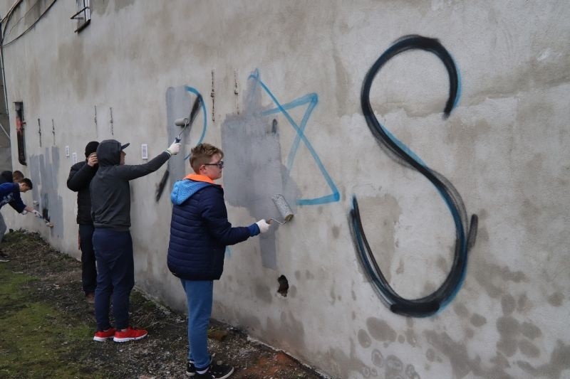 Zamalowywali napisy na murach - w Łodzi trwa Kolorowa Tolerancja [zdjęcia]