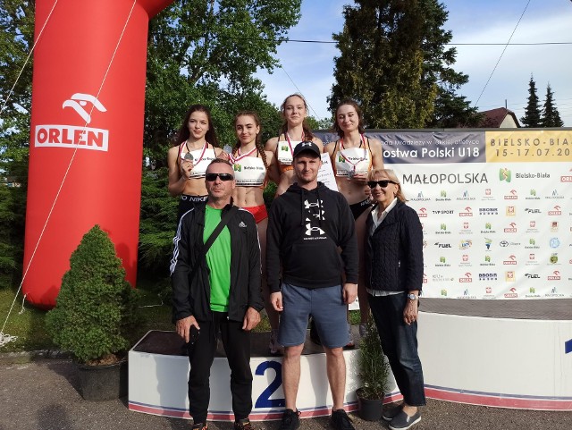 Żeńska sztafeta Agrosu Chełm na dystansie 4x400 m wywalczyła w Bielsku- Białej tytuł wicemistrzyń Polski U18