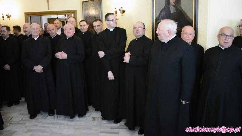 Biskup kielecki Jan Piotrowski mianował nowych kanoników. Ogłosił to w Wielki Czwartek po Mszy Krzyżma [ZDJĘCIA]