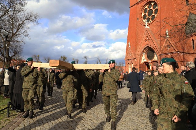 31 marca ulicami Torunia przejdzie Droga Krzyżowa. Z miast wyruszą też Ekstremalne Drogi Krzyżowe