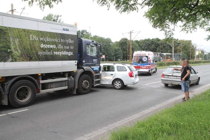 Wypadek śmieciarki na Legnickiej