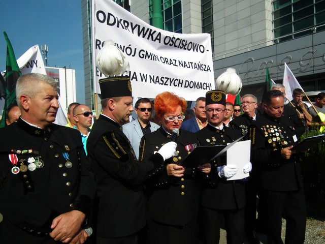 We wrześniu tego roku górnicy z Konina protestowali w Poznaniu przed siedzibą Regionalnej Dyrekcji Ochrony Środowiska, gdzie odbywała się otwarta rozprawa administracyjna w związku z wydaniem decyzji o środowiskowych uwarunkowaniach dla tej inwestycji