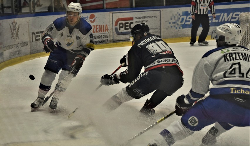 Re-Plast Unia Oświęcim po drugiej wygranej nad Lotosem Gdańsk jest w połowie drogi ćwierćfinału hokejowego play-off