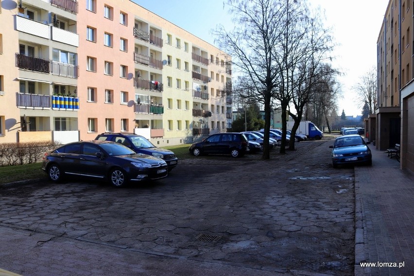 Parkingi w rejonie bloków przy ul. Wojska Polskiego są w...