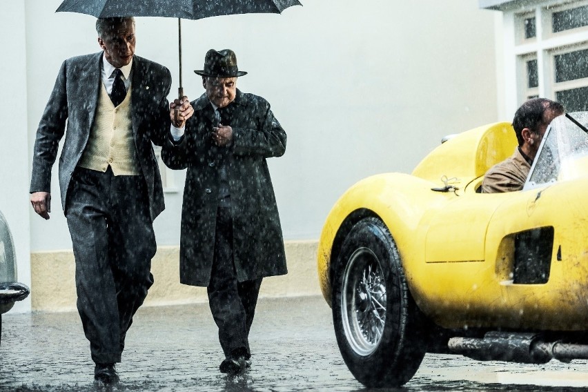 „Ferrari” oczekiwaną premierą. Kiedy film trafi do kin?