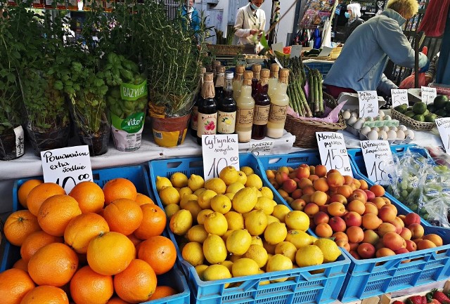 Ceny warzyw i owoców na targowiskach. SprawdźZobacz kolejne zdjęcia. Przesuwaj zdjęcia w prawo - naciśnij strzałkę lub przycisk NASTĘPNE