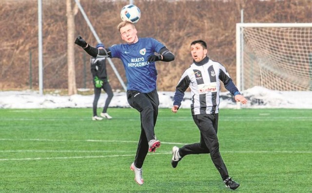 Maciej Małkowski (z prawej) zdobył jednego z goli dla Sandecji. Doświadczony pomocnik był bardzo aktywny