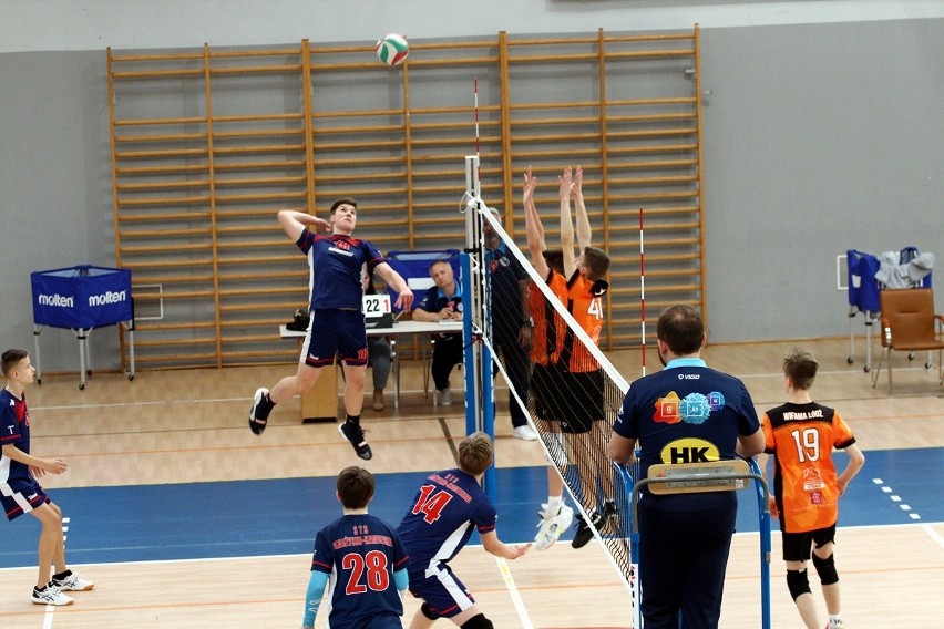 Młodzi siatkarze rywalizują w Skarżysku-Kamiennej w ćwierćfinale mistrzostw Polski. Grają dwa zespoły ze Świętokrzyskiego [ZDJĘCIA]