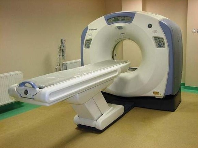 Szpital kupił nowe ambulanse i nowoczesny tomograf z własnych środków.