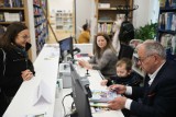 Tydzień Bibliotek: Znani krakowianie znów staną za biblioteczną ladą