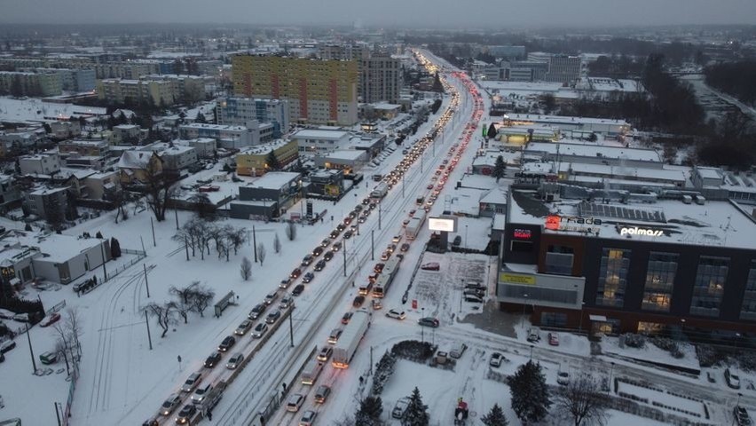 Poniedziałkowa śnieżyca dała się bardzo mocno we znaki...