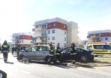 Wypadek na skrzyżowaniu ulic Pelplińskiej i Orląt Lwowskich w Fordonie. Kierowcę zabrało pogotowie [zdjęcia]
