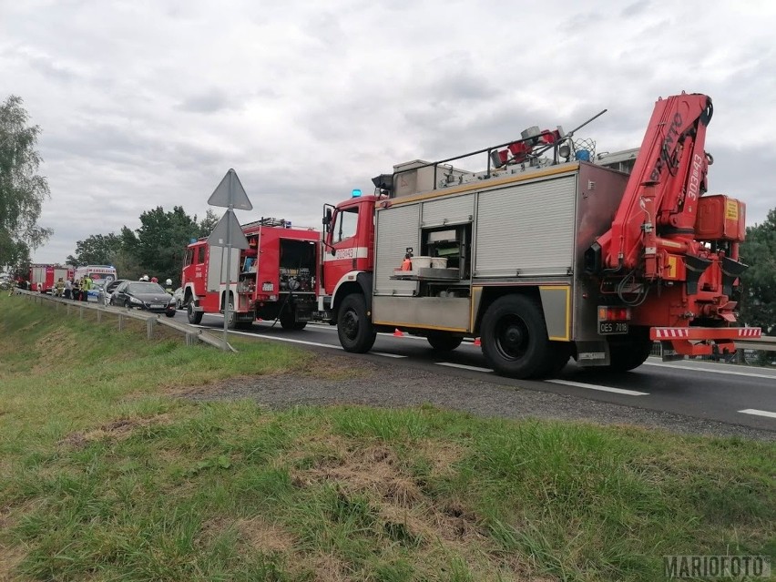 Trzy samochody zderzyły się w Dąbrowie na krajowej 46