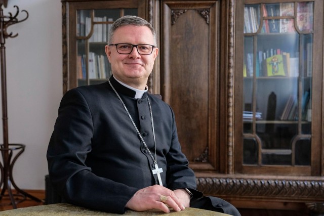 Biskup diecezji toruńskiej dr hab Wiesław Śmigiel