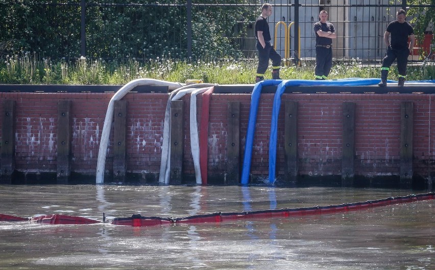 Po awarii przepompowni na Ołowiance w Gdańsku, sanepid nadal ostrzega przed kąpielą w wodach Zatoki Gdańskiej