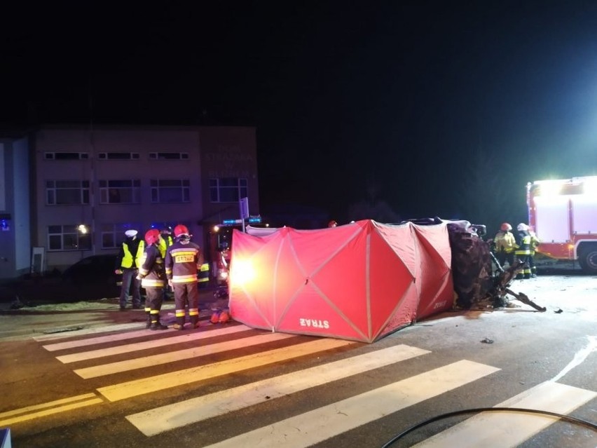 Wypadek w Bliznem. W czołowym zderzeniu dwóch samochodów osobowych zginęły dwie osoby (ZDJĘCIA)