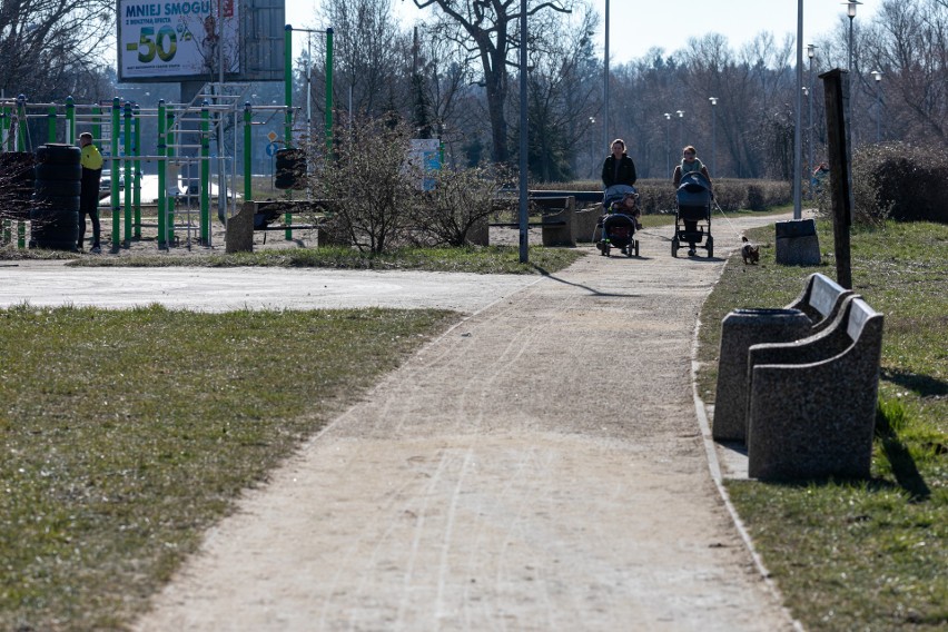 Alejki przy jeziorze Słonecznym na Gumieńcach doczekają się remontu. Będzie również kaczkomat? 