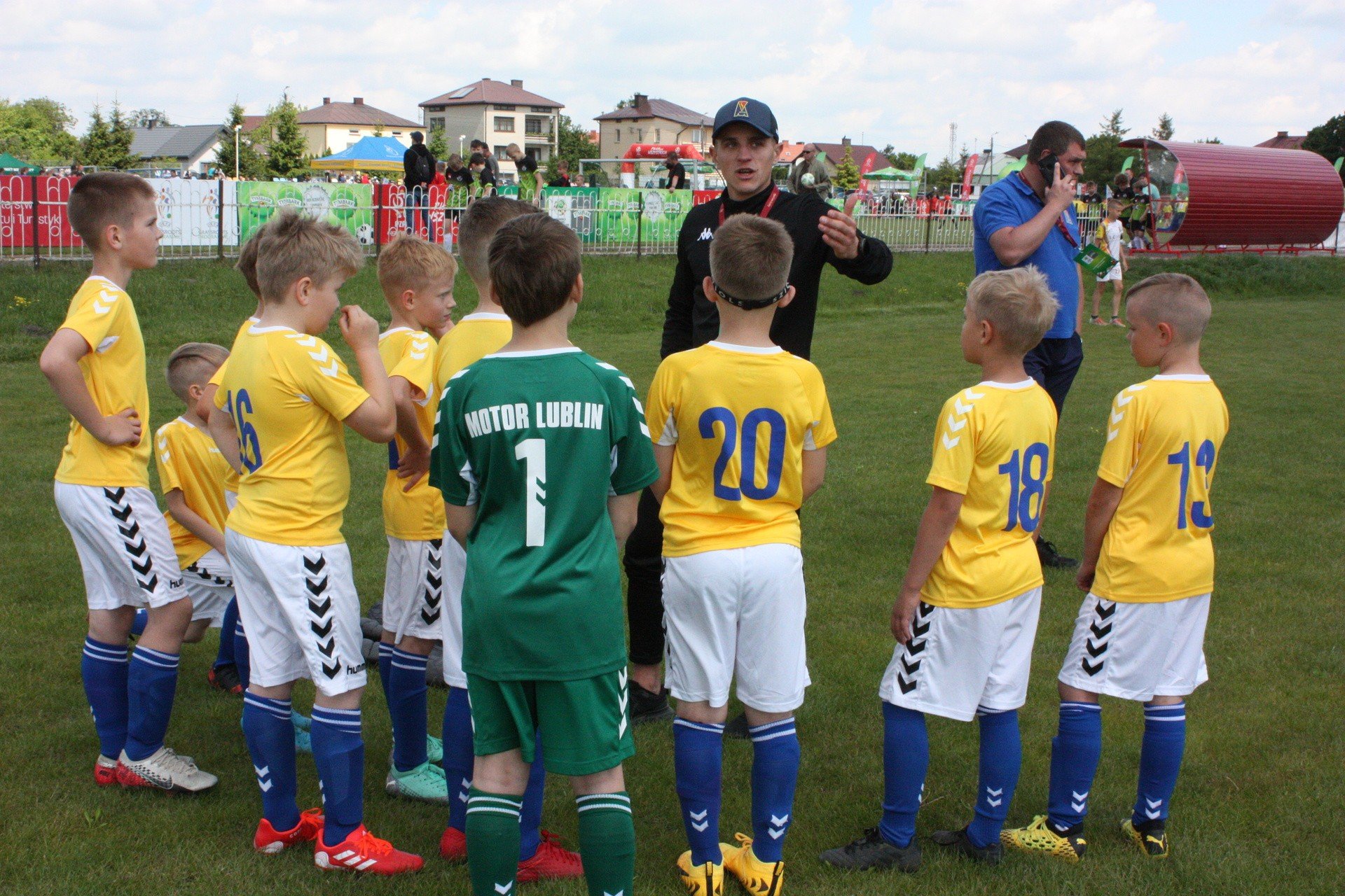 Zespoly Z Lubelskiego Walczyly W Finale Wojewodzkim Z Podworka Na Stadion O Puchar Tymbarku Zdjecia Gol24 Zespoly Z Lubelskiego Walczyly W Finale Wojewodzkim Z Podworka Na Stadion O Puchar Tymbarku Zdjecia Gol24