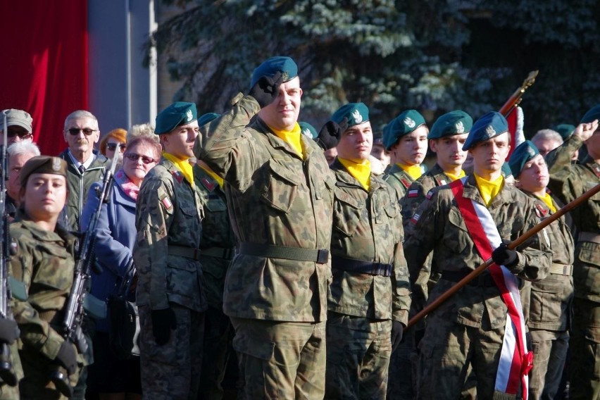 Święto Niepodległości w Tarnobrzegu. Odsłonięto pomnik Józefa Piłsudskiego [ZDJĘCIA]