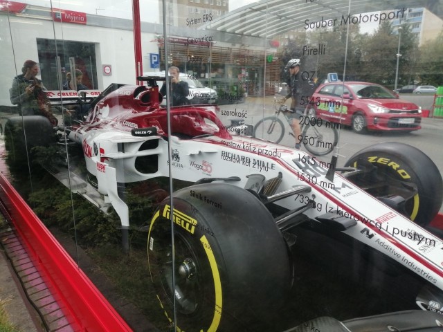 Tak prezentuje się bolid Formuły 1 Alfy Romeo i Saubera, za kierownicą którego zasiada m.in. Robert Kubica.Przejdź do kolejnego zdjęcia --->