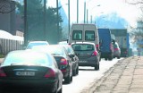  Po zamknięciu ulicy Żółkiewskiego w Radomiu kierowcy mają kłopoty. Na ulicach tworzą się wielkie korki, ruchem kierowała policja (wideo)