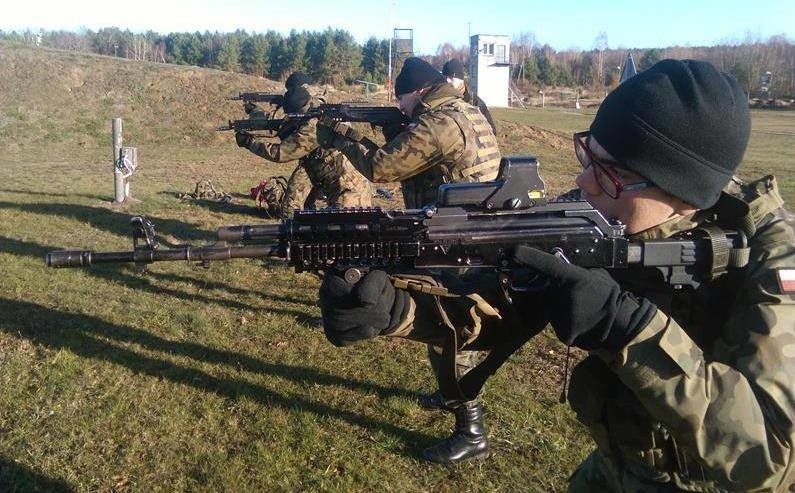 Uczniowie klas mundurowych z Technikum nr 2 w Międzyrzeczu...