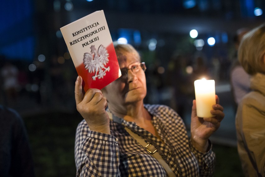 Kraków. "Łańcuch Światła" kolejny raz pod krakowskim sądem [ZDJĘCIA]