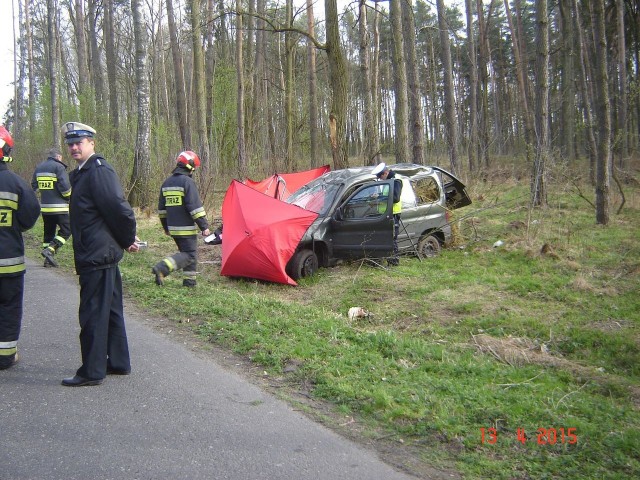 Zginął 52-letni kierowca citroena.