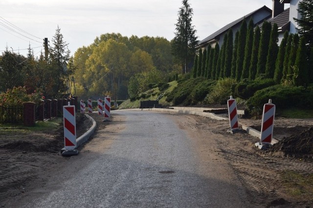 Kilka miesięcy temu wykonano nową drogę w Upiłce. Teraz czas na odcinek Upiłka (od mostu) - Borowy Młyn