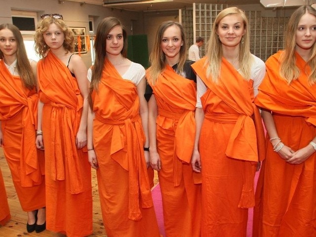 W pokazie strojów operowych &#8222;Idea i obsesja&#8221; w kostiumie nie zabraknie mnichów buddyjskich. Przewrotnie w ich role wcielą się&#8230; kobiety.