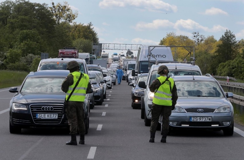 Rząd rozważa także zamknięcie granic. Jeśli doniesienia...