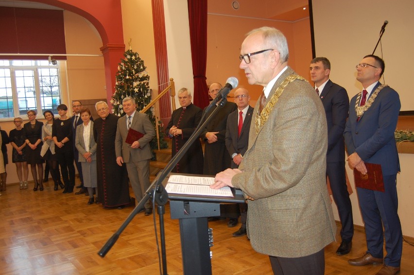 Życzenia mieszkańcom złożył m.in. przewodniczący Rady...