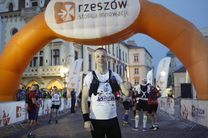 Ultramaraton Podkarpacki wystartował z rzeszowskiego Rynku.