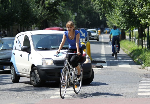 Czy rowerzyści powinni podchodzić do testów, by zdobyć kartę, bo nauczy ich to zasad ruchu drogowego i bezpiecznej jazdy?
