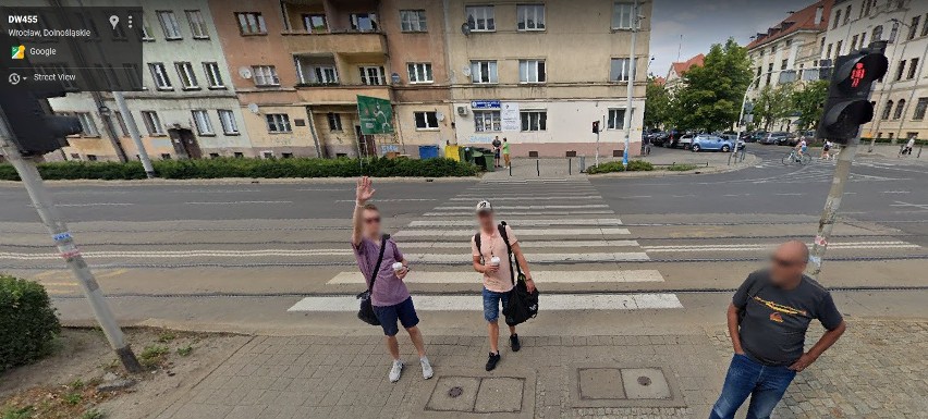 Przyłapani przez kamerę Google Street View we Wrocławiu.