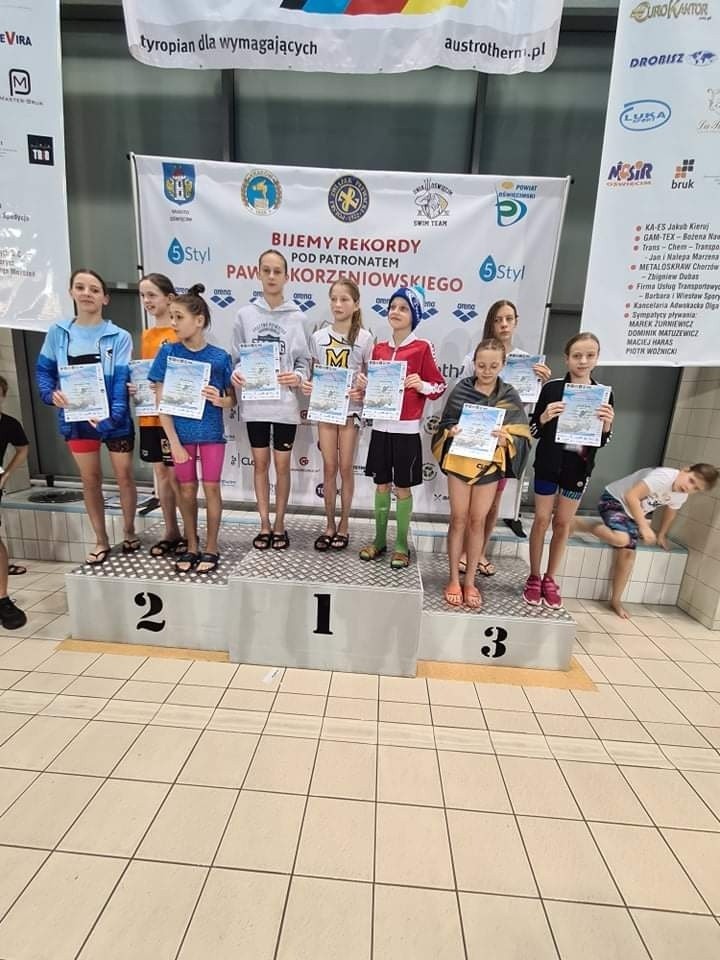 Bardzo dobry start pływaków Orki MOSiR Kielce na zawodach "Bijmy rekordy" w Oświęcimiu. Zobacz zdjęcia