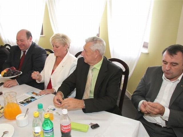 Z sołtysami spotkali się przewodniczący sejmiku Marek Gos, poseł Mirosław Pawlak i wicemarszałek Piotr Żołądek.