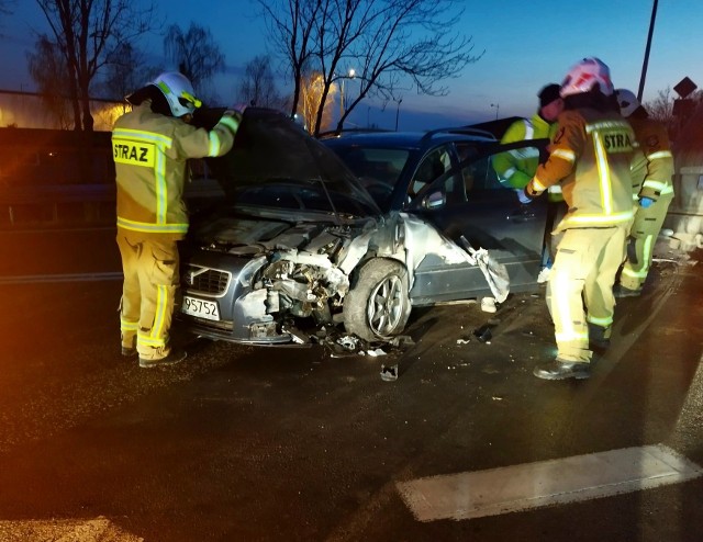 Wypadek przy autostradzie A4, na węźle Kostomłoty 28.02.2023