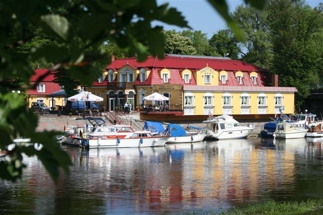 Restauracja "Dom nad rzeką" SMS na numer 72466 (2,46 zł z VAT) o treści przyjazne.39