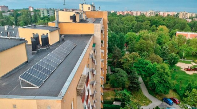 Spółdzielnia Mieszkaniowa "Czyżyny" zainstalowała już 71 mikroinstalacji fotowoltaicznych na dachach 41 budynków wysokich i dachu jednego pawilonu.