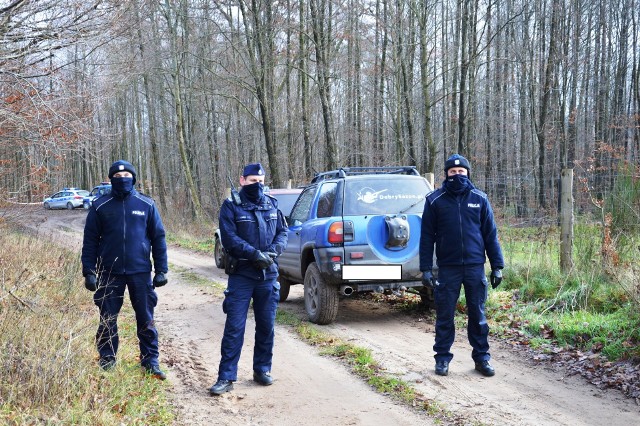 Mikorowo w gminie Czarna Dąbrówka. Znaleziono spalony samochód a w nim ciało człowieka