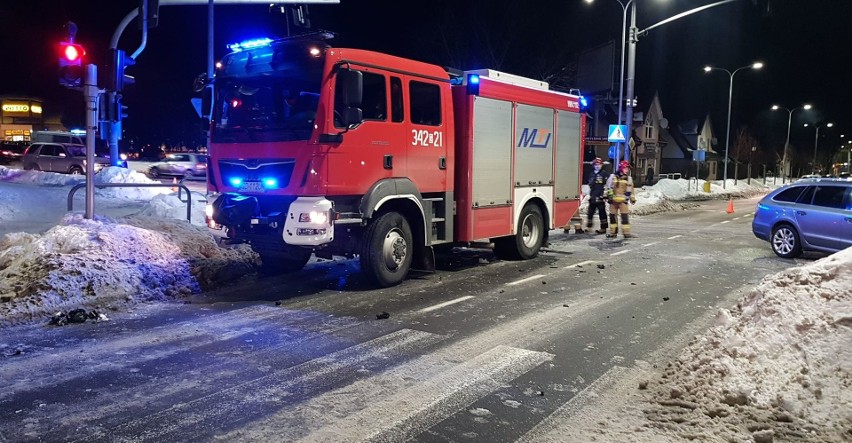 Zderzenie wozu strażackiego i osobówki w Słupsku (ZDJĘCIA)