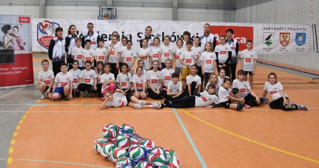 3 czerwca w Hali Sportowej "Szamotulanka”  odbędzie się Wielki Finał Akademii Siatkówki Amica. Na obiekcie w Szamotułach ponad 200 dzieci spotka się, by rywalizować o miano najlepszej drużyny. Będzie to zwieńczenie pierwszego turnieju, drugiej co do wielkości tego typu akademii siatkówki w Polsce.