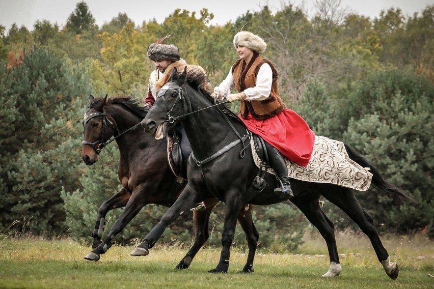 Hubertus 2021 w jurajskim Olsztynie. Podtrzymują tradycję święta leśników,  łowczych i jeźdźców | Dziennik Zachodni