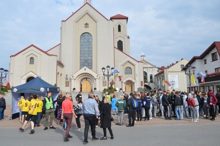 Bieg Papieski Ochotniczych Hufców Pracy w Skarżysku-Kamiennej. Zobacz zdjęcia