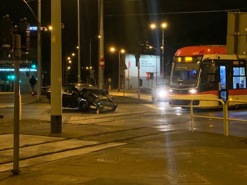Groźny wypadek niedaleko pętli tramwajowej Siedlce w...
