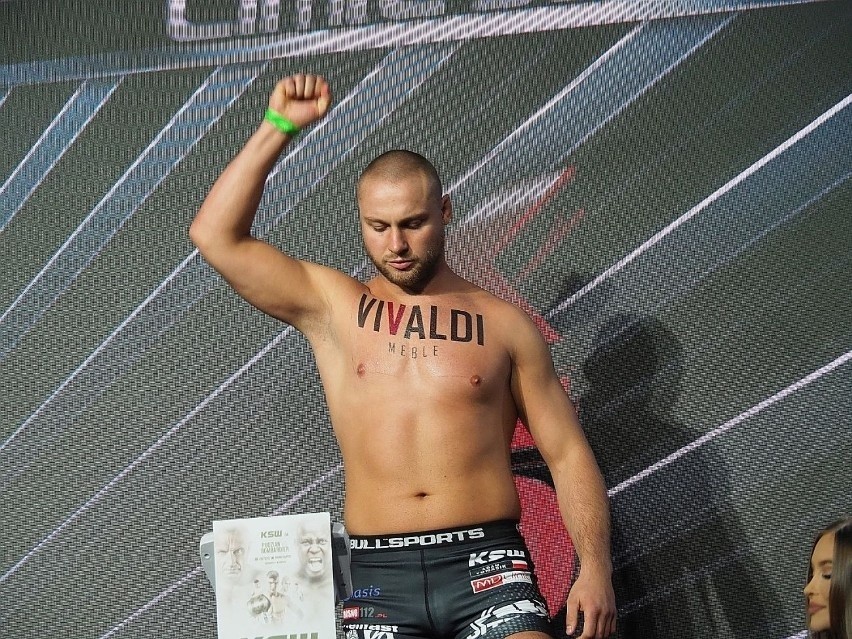 MMA. Adam Tomasik z MMA Krosno przegrał swoją debiutancką walkę w organizacji KSW